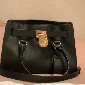 Michael Kors Hamilton Medium Black/Gold Hardware